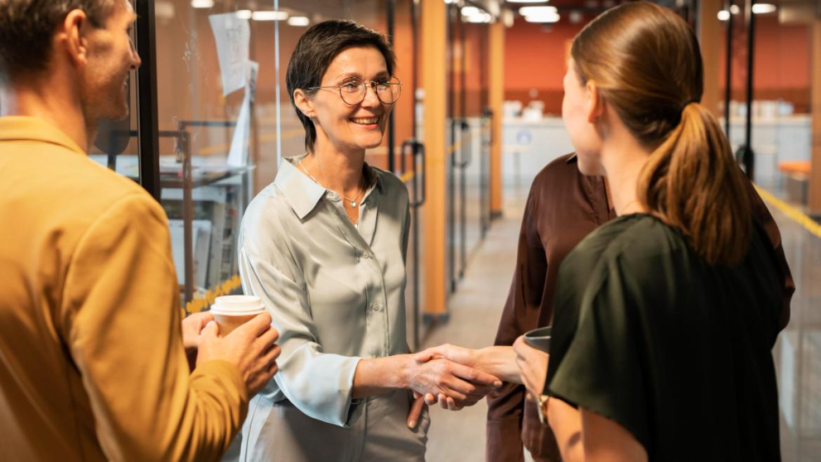 Rencontre entre plusieurs personnes